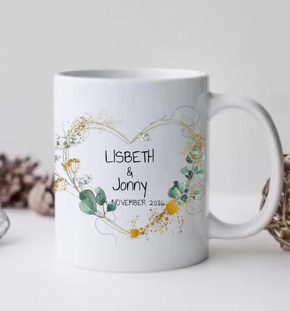 Personalisierte Hochzeitstasse Hochzeitsgeschenk Blumenkranz Herz Brautpaar, Kaffeebecher - Geschenk Hochzeit