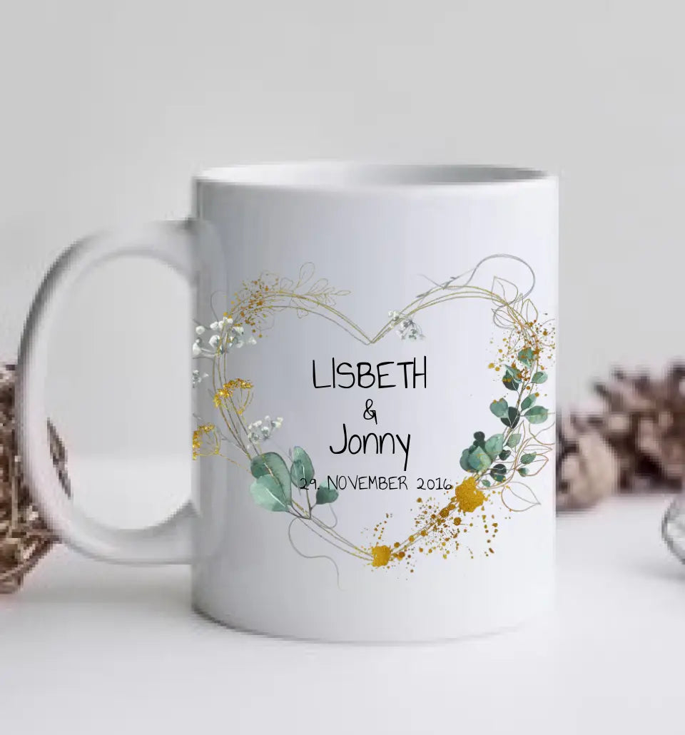 Personalisierte Hochzeitstasse Hochzeitsgeschenk Blumenkranz Herz Brautpaar, Kaffeebecher - Geschenk Hochzeit