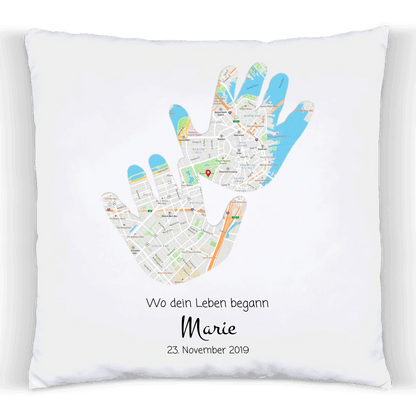Geburtsgeschenk & Taufgeschenk | Babykissen Geschenk | Babygeschenk Kinder Kissen im Koordinaten 
Stadtkarte Design | Hände